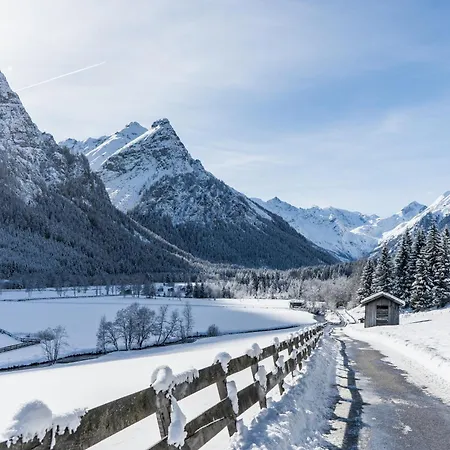 Apartment Fewo-gschnitz 42