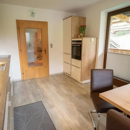Fewo-gschnitz 42 Apartman *